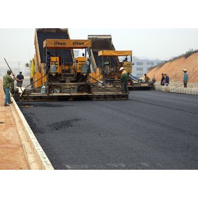 專業化道路路面瀝青承包 質效雙優的現代筑路之法